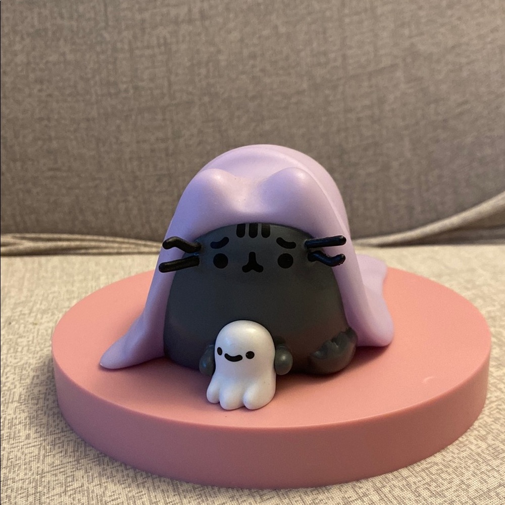 Pusheen with Ghost and Blanket Vinyl Figurine